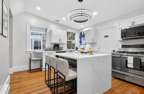 Mid-Cambridge House | NEW 4BR Harvard Square Loft with Game Room, Near Harvard & MIT plus FREE Parking