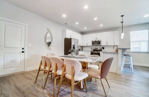 Oakdale House | New 4BR Home Near Uptown CLT + Sleeps 12 + Garage