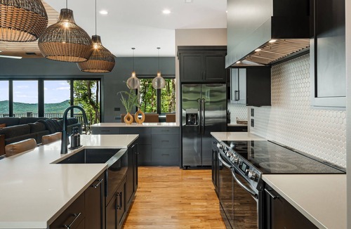 Tuxedo House | New 5-bedroom modern mountaintop home next to apple orchard near Hendersonville,