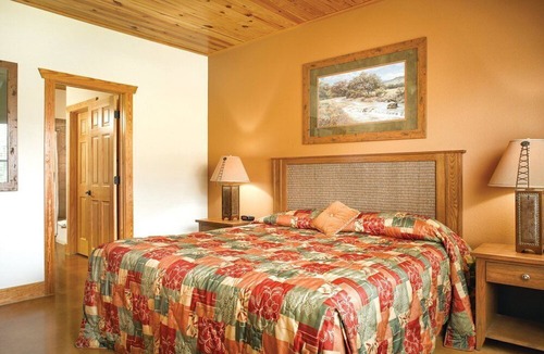 Gruene Resort | New Braunfels | Family River Escape | Pool + River | 3BR Sleeps 8