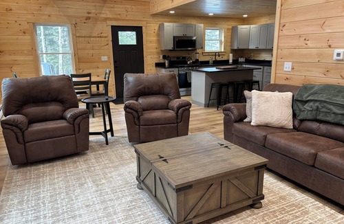 Rangeley Ski Chalet | New Built! 2025 Cozy 3-bedroom chalet with water access to Rangeley Lake