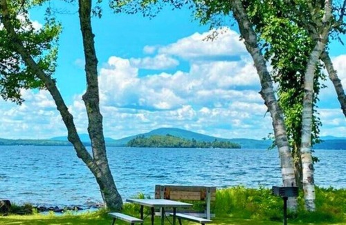 Rangeley Ski Chalet | New Built! 2025 Cozy 3-bedroom chalet with water access to Rangeley Lake