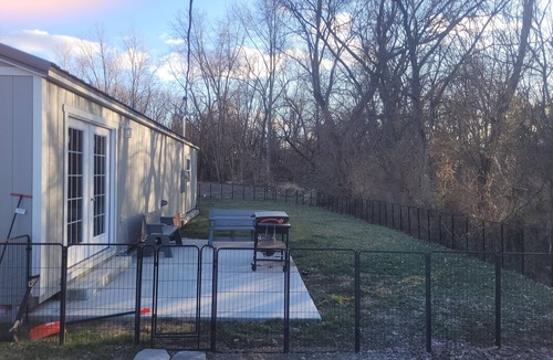 Dorsey House | New charming Tiny Home near Bethalto with fenced yard