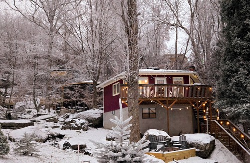 Beech Mountain Ski Chalet | New Kitchen! ‖ Hot Tub coming August 7th! ‖ 2 Mins to Slopes ‖ Paved Road Access