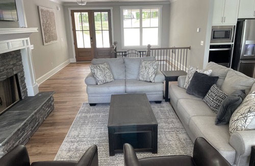Eatonton House | New Lakefront Oasis with Private Heated Pool
