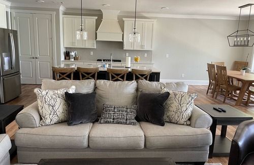 Eatonton House | New Lakefront Oasis with Private Heated Pool