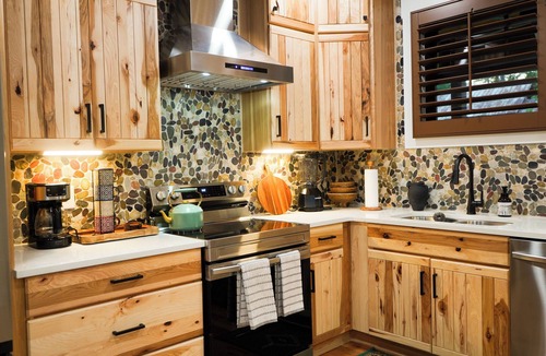 Stone Mountain House | NEW luxury bungalow Mins to Stone Mountain Park Convenient for FIFA Guests