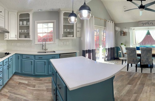Barker House | NEW Luxury Renovation - 4BR/3BA - Kings - Smart TVs - Katy ISD - Holiday Ready