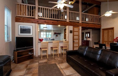 Pecos House | New Mexico Glamping Paradise: Riverfront Rental for the Ultimate Retreat