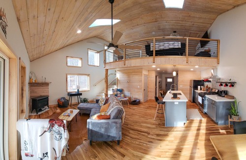 Waynesville Cabin | New stunning Maple Cabin in the NC mountains close to many attractions !