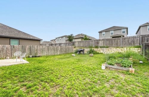 Del Valle House | NEW Stylish 3BR by Tesla, Airport + F1