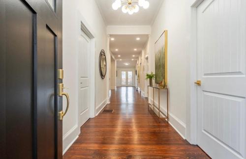 North Ormewood Park Villa | Newly Renovated 3BR Minutes From Benz Stadium & DT