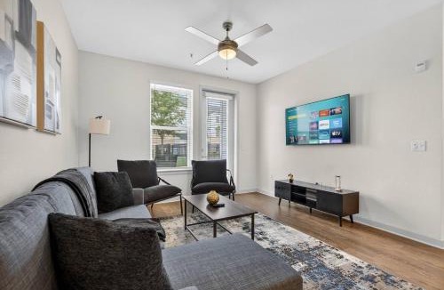 Arlington Apartment | Nice 2 BR Apt|King Bed|Pool |Gym|Clse 2 Beach/Mayo