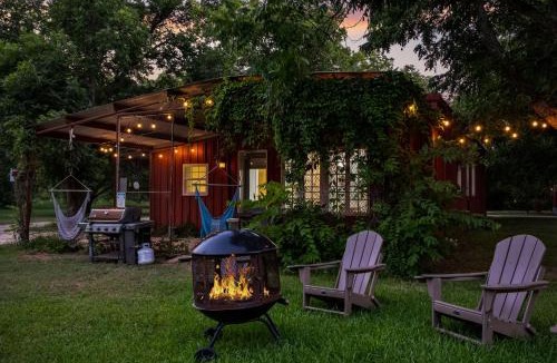 Prairie Lea House | Nut House Countryside Pecan Farm 14 ac San Marcos