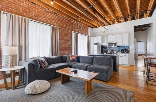 Crossroads Arts District Condo | Oak St Lofts #1 - Downtown Loft w/Private Parking, Walk to T-Mobile Center and Streetcar!