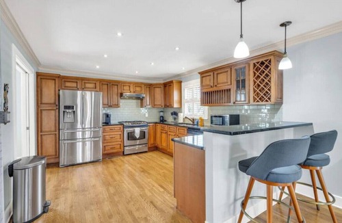 Hapeville House | Oakdale · The Southern Peach- 3BR Home for Your Next Getaway