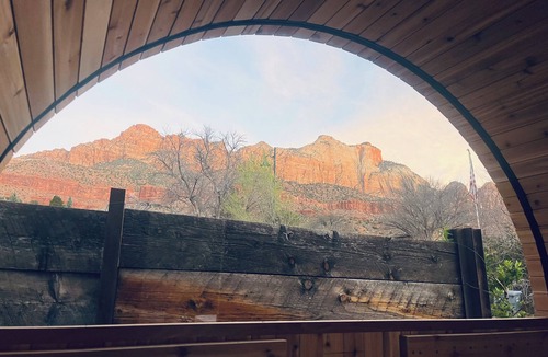 Zion National Park South Entrance House | OBSERVATION POINT- 2 Miles from main entrance to ZNP New Barrel Sauna by river