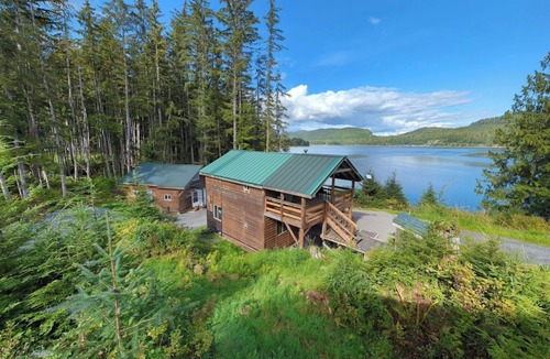 Whale Pass Apartment | Ocean front 1-bedroom apartment in enchanting Whale Pass with strong WiFi