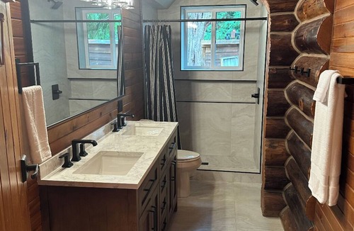 Ketchikan Cabin | Ocean Front Property with Beach Access