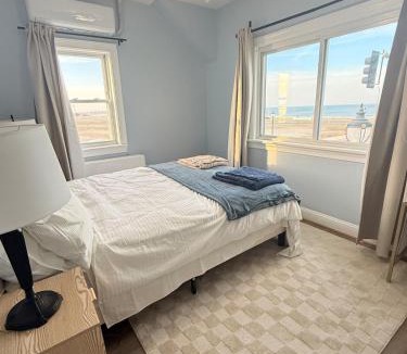 Hull Apartment | Ocean View Cozy Stay 4