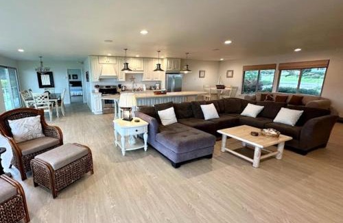 Fort Bragg House | Oceanfront Haven - Hot Tub & Private Beach Access