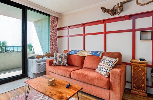 Myrtle Beach Resort | Oceans 211 is a colorful newly renovated suite in the popular Oceans Reef resort