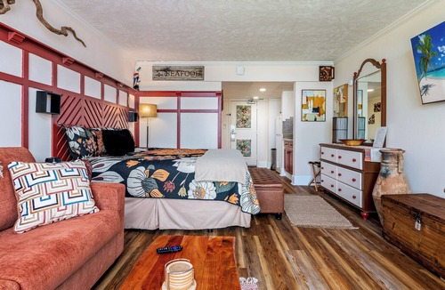 Myrtle Beach Resort | Oceans 211 is a colorful newly renovated suite in the popular Oceans Reef resort