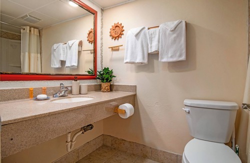Myrtle Beach Resort | Oceans 211 is a colorful newly renovated suite in the popular Oceans Reef resort