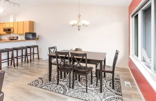 Seward House | Oceanview Townhouse, Spacious Three Bedroom, Sleeps 8