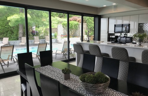 Lake Ozark House | Open Labor Day Holiday-Elegant Lakeside Estate Home-Sleeps 20 Pool & View!