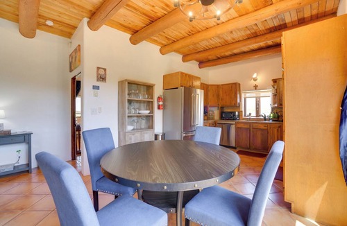 Canoncito House | Panoramic Mtn Views! Couple's Casita in Santa Fe