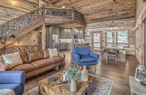Epworth Cabin | Paradise Creek - Creek Front | Perfect for Families | Hot Tub
