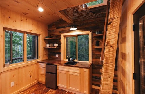 Zirconia Cabin | Parke's Stand- Treehouse