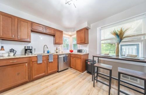 Parma House | Parma 3 bed 2 bath, king bed