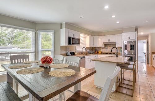 Santee House | Patio + Pool Table: Lake Marion Getaway