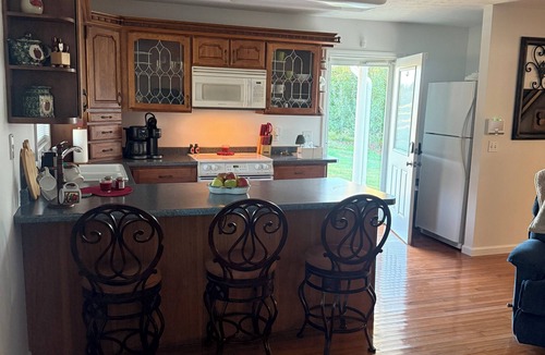 Flat Rock Cottage | Peaceful 1-bedroom cottage surrounded by apple orchards in charming Flat Rock