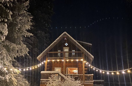 Girdwood Ski Chalet | Peaceful 3 Story Log Cabin Chalet w/Hot Tub