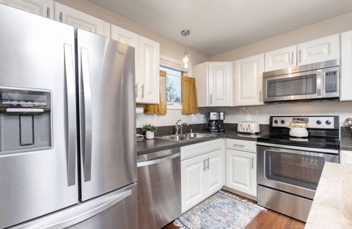 Bayshore - Klatt House | Peaceful Anchorage Bungalow Near Airport, Shops & Dining