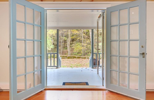 Monterey Cottage | Peaceful, Newly Renovated Lakeside Cottage On Lake Garfield In Berkshires