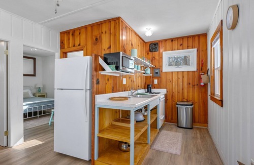Silver Beach Cottage | Peaceful Waterfront Cottage with Pond Views