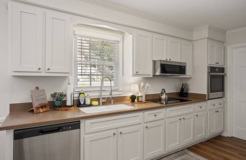 Greenville - Spartanburg Cottage | Pebble Creek Cottage in Taylors 15 minutes to Downtown Greenville