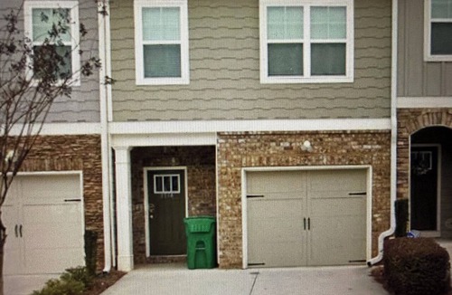 Lithonia House | Perfect for Nurses-Charming 2-bedroom townhome in Atlanta Metro