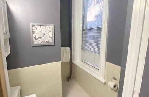 Bay Village Apartment | Perfect For Solo Travelers Or Friends!
