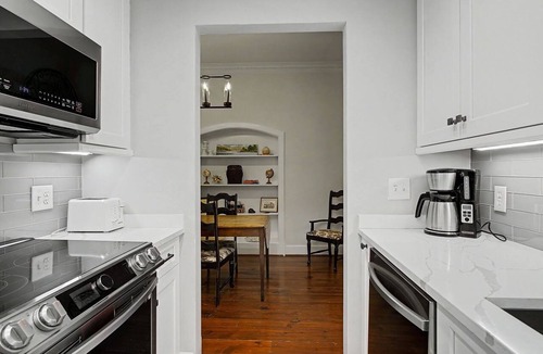 French Quarter House | Perfect location in historic French Quarter on the Peninsula - walk to it all!