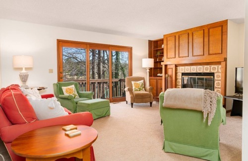 Serenity Bay House | Perfect Summer get away! Charming 4 bedroom lake front home.