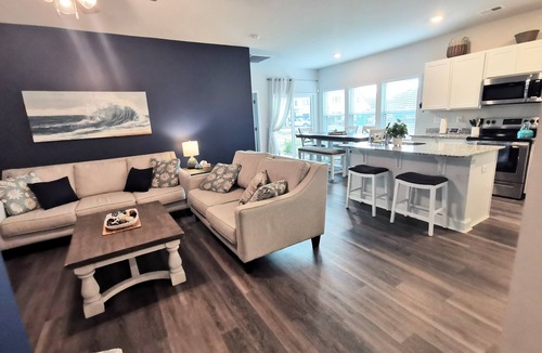 Little River House | Pet-Friendly 3BR Townhome | 2 Living Rooms | Near Beach & Golf