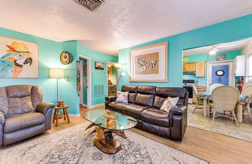 Whitney Beach House | Pet-Friendly Bradenton Home 1.5 Mi to Cortez Beach