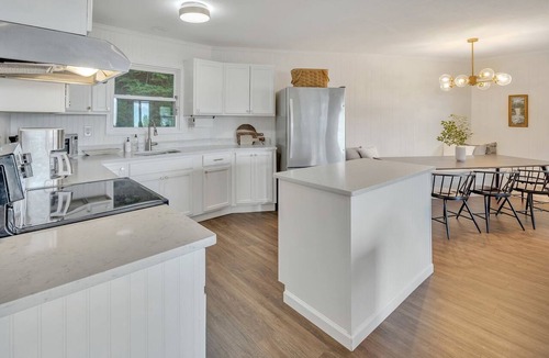 Walker-In-the-Hills Cabin | Pet-Friendly Cabin with Barbecue and Outdoor Area with Fire Pit in Waynesville, North Carolina
