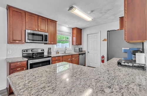 Bayview House | Pet Friendly Family Getaway + 1 Block from Beach + Game Room + Fenced Yard