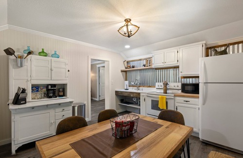 Hendersonville House | Pet-Friendly Farmhouse w/Hot Tub, Fire Pit & Fishing Dock in Hendersonville